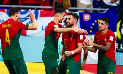 Portugal spelers vieren Cristiano Ronaldo Ruben Dias