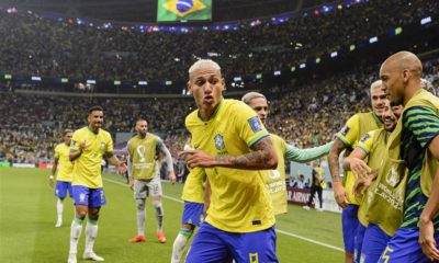Richarlison viert met Brazilië op het WK